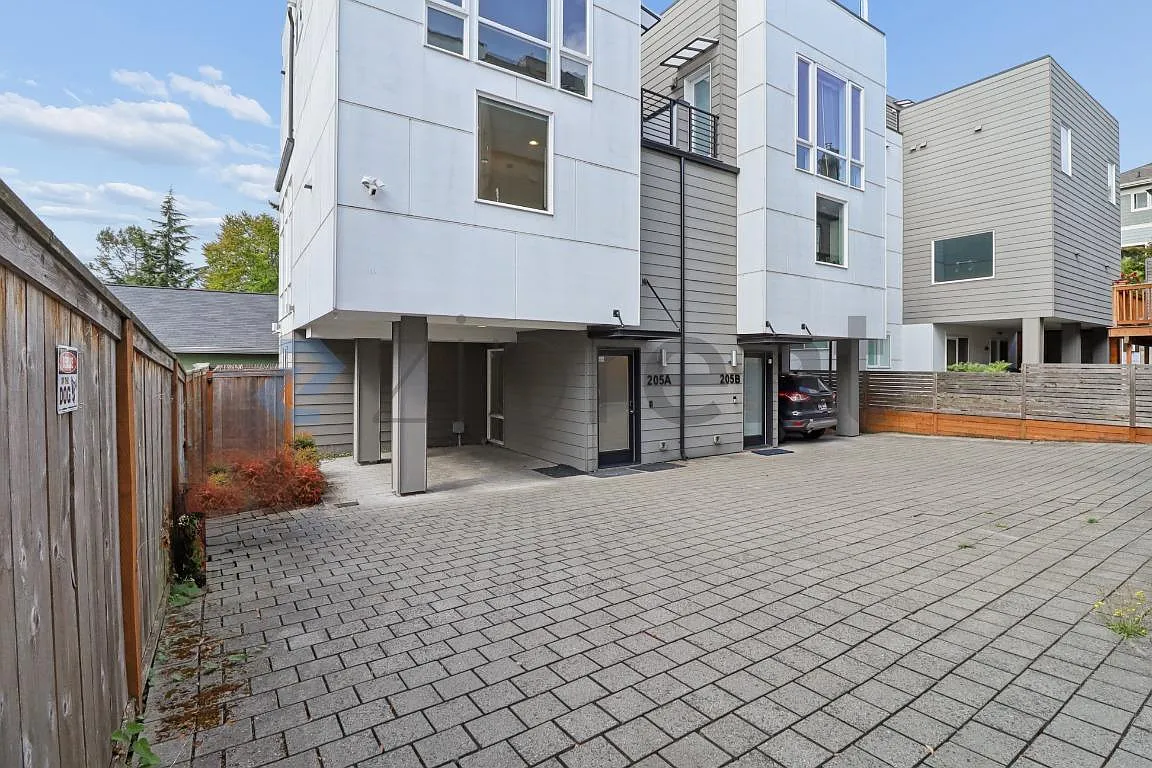 3 bed, 1400 sqft, $4,800 — Photo 3