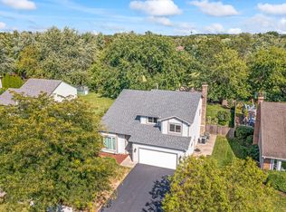 17257 W Dartmoor Dr, Grayslake, IL 60030