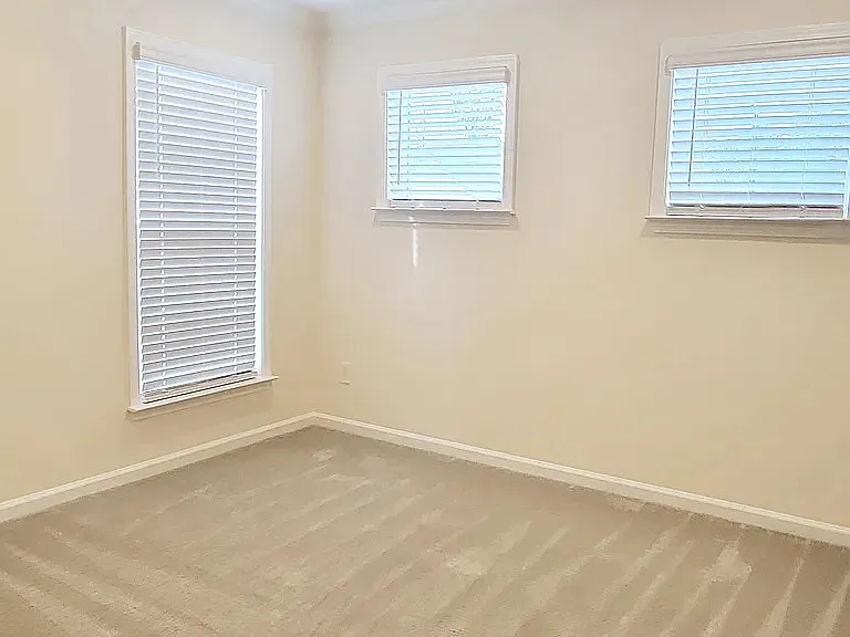 515 Vassar Dr — Photo 12