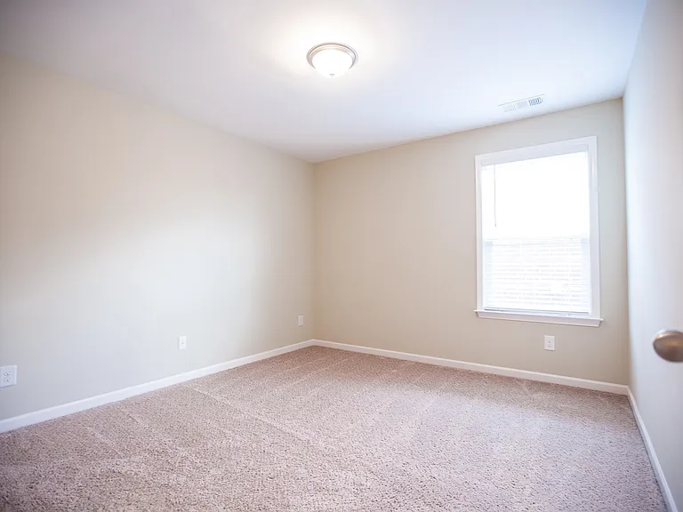 2124 Kirkwood Dr — Photo 13