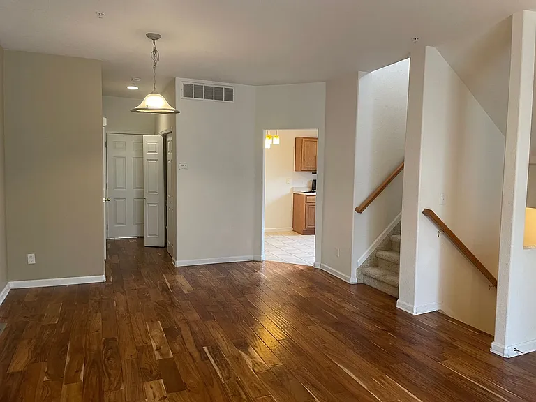 2845 Willow Tree Ln — Photo 5