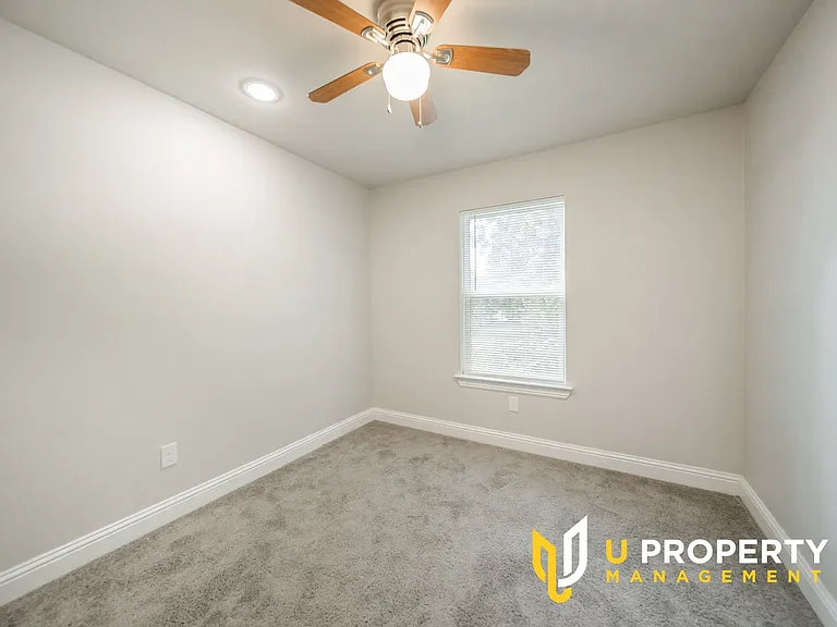 1014 W Ford St — Photo 13