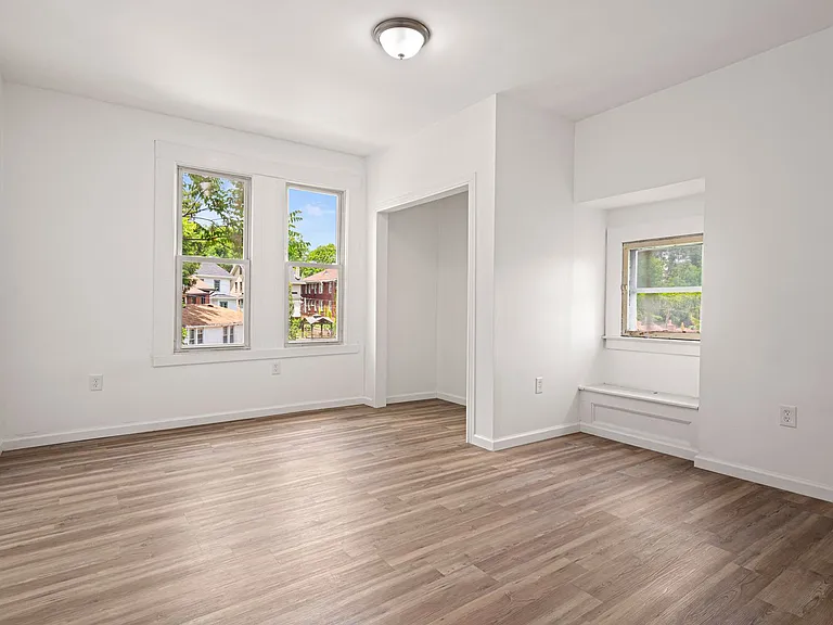 321 Kennedy Ave — Photo 26