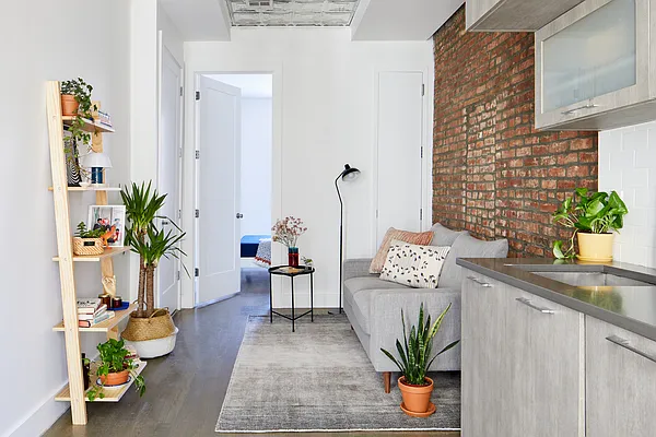 Rented by Venn NY Inc | media 9