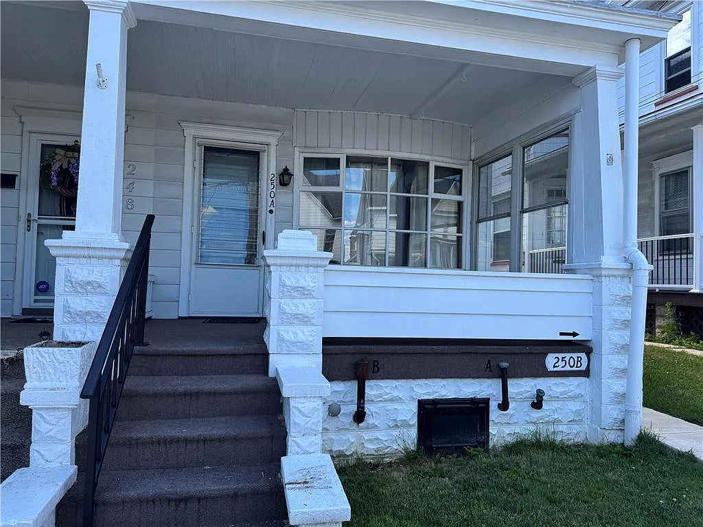 1 bed, 1.0 bath, 808 sqft, $900 — Photo 1