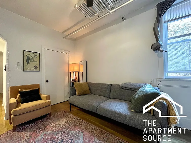 2253 N Spaulding Ave #G — Photo 3