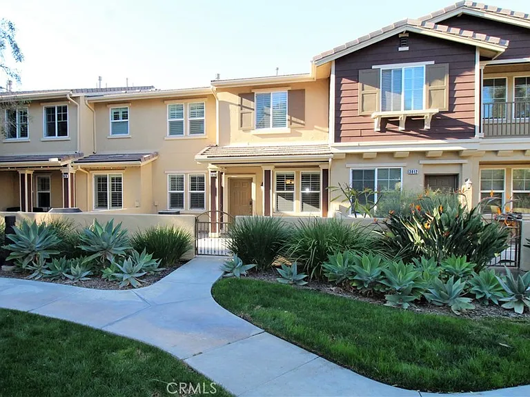 3016 N Juneberry St — Photo 1