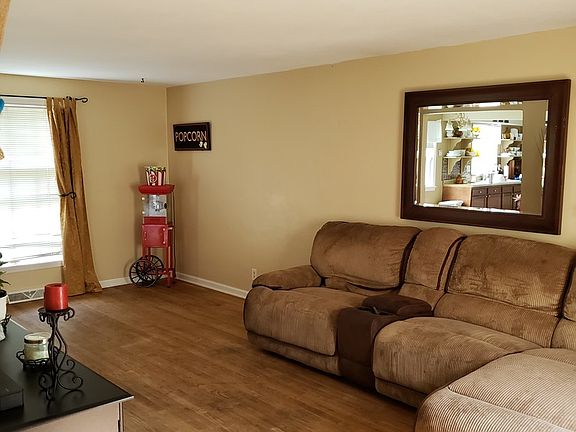 4th image of 2032 Eastmoreland Ave