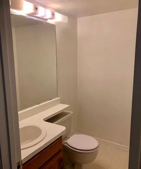 Basement 1/2 bath