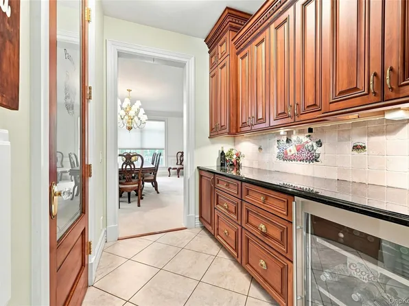 3 Crescent Drive, Northport, NY 11768