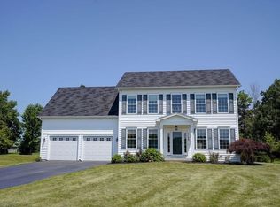 5152 Park Meadow Ln, Canandaigua, NY 14424