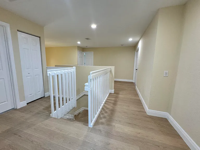 898 Tulip Cir — Photo 17
