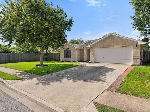 3rd image of 1105 Delia Chapa Ln
