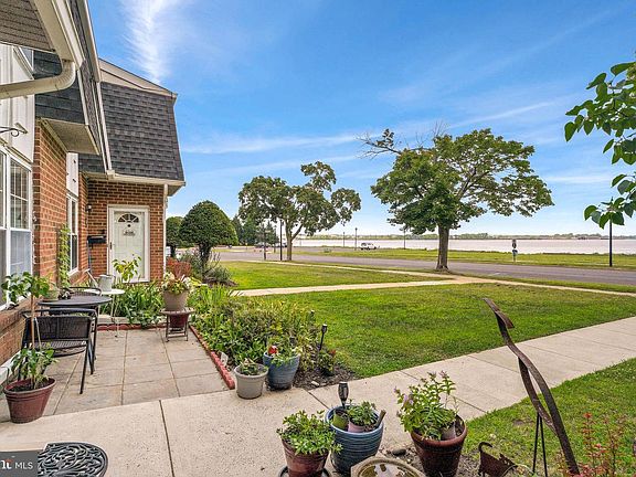 5th image of 1020 Harbour Dr