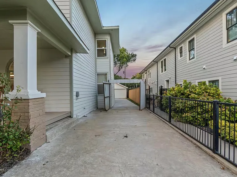 1143 Kings Hwy — Photo 9
