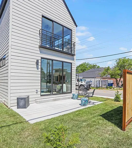 230 E Schwarz St — Photo 17