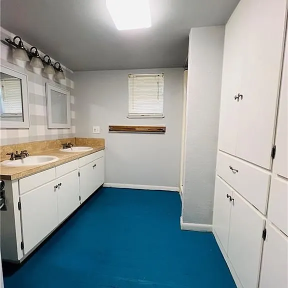 629 W Henrietta Ave — Photo 25