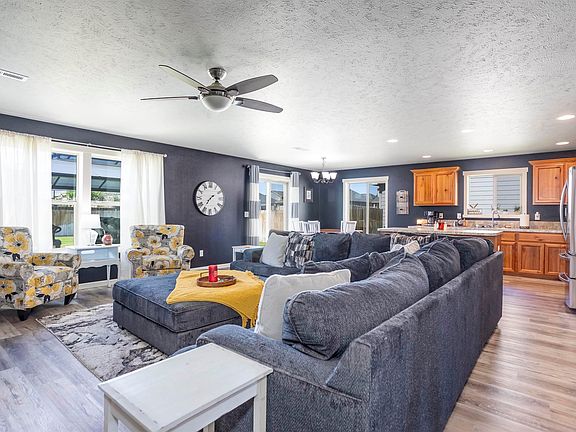 4th image of 4008 Bismarck Ln