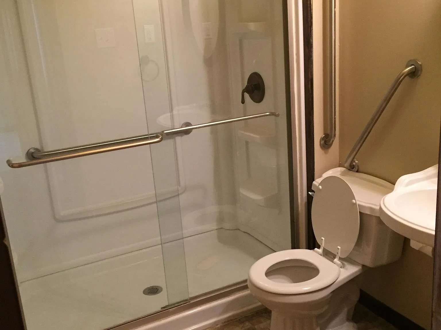 2 bed, 900 sqft, $1,100 — Photo 4