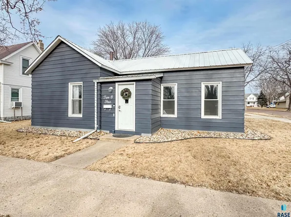 204 W 2nd St, Canton, SD 57013