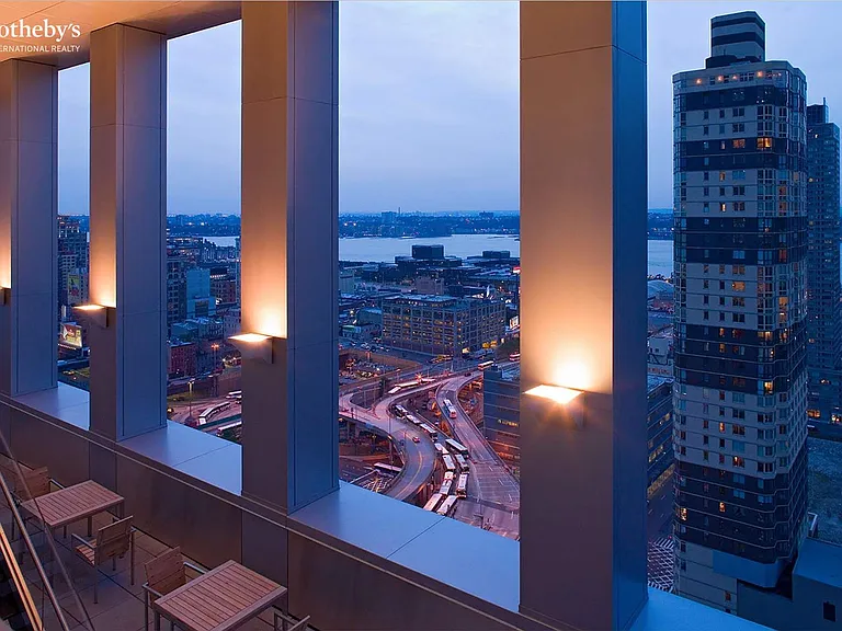 350 W 42nd St #9L — Photo 12