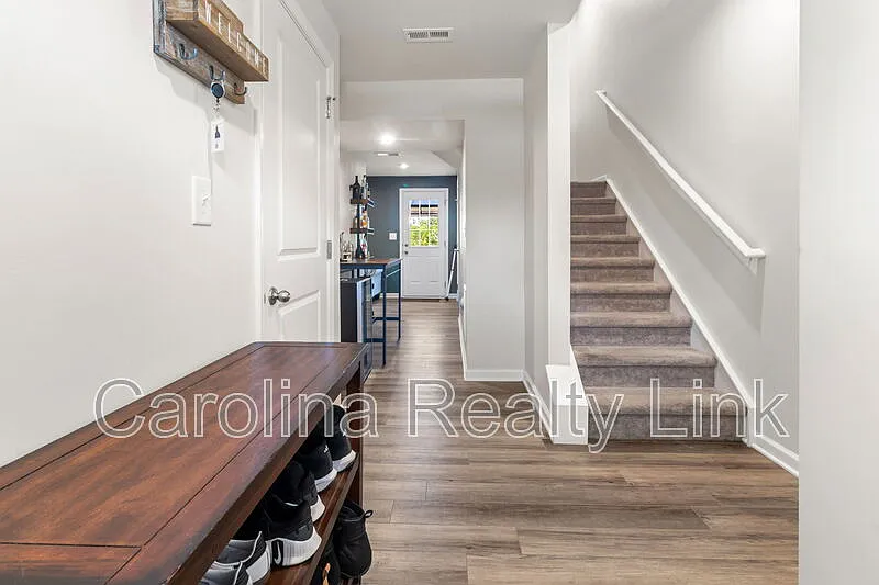 3 bed, 2.5 bath, 1568 sqft, $1,925 — Photo 3