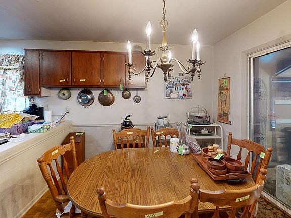 2nd image of 201 Robinhood Ln