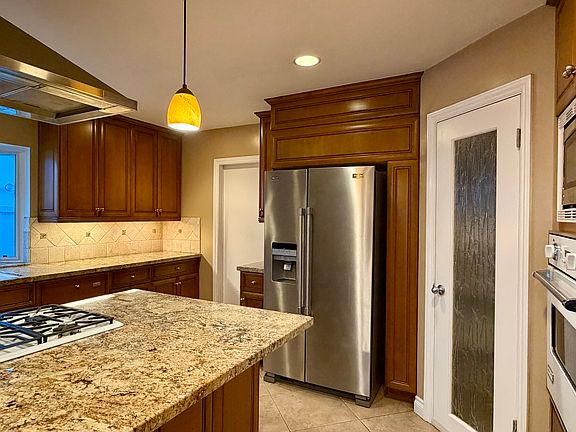 5th image of 4848 Ironwood Ave