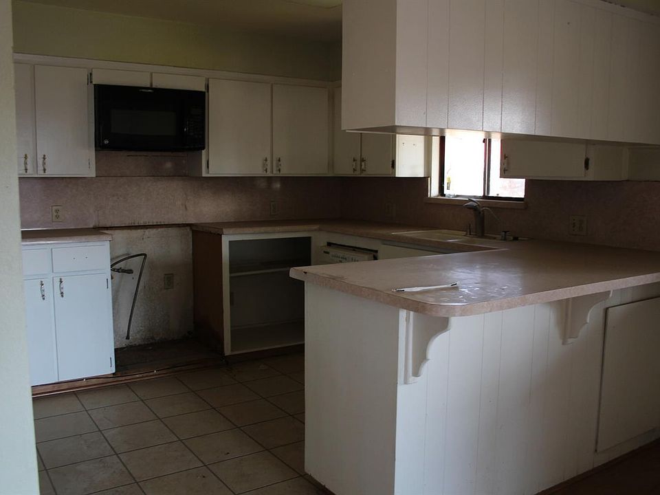 2nd image of 15258 Road 208