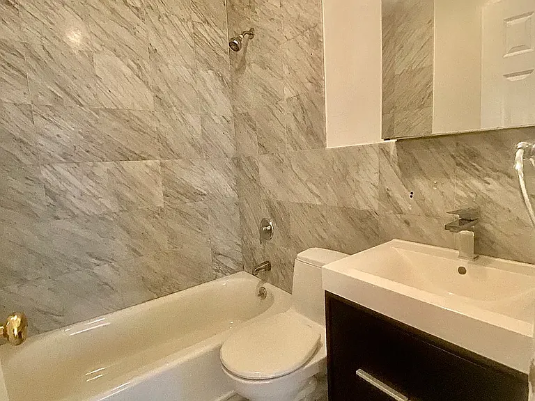 233 E 50th St #5 — Photo 6