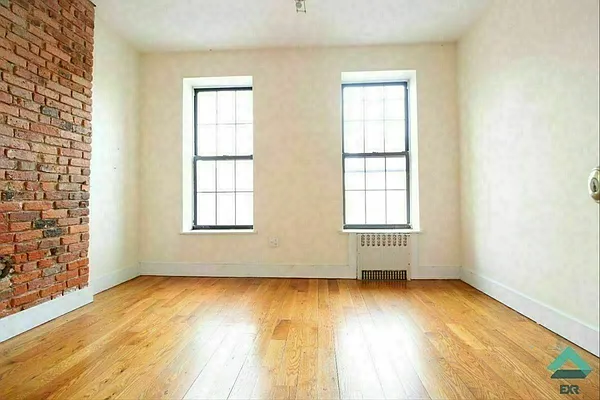 Rented by EXR | media 4