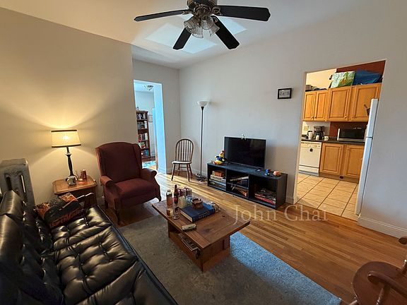 3rd image of 37 Egremont Rd APT 1