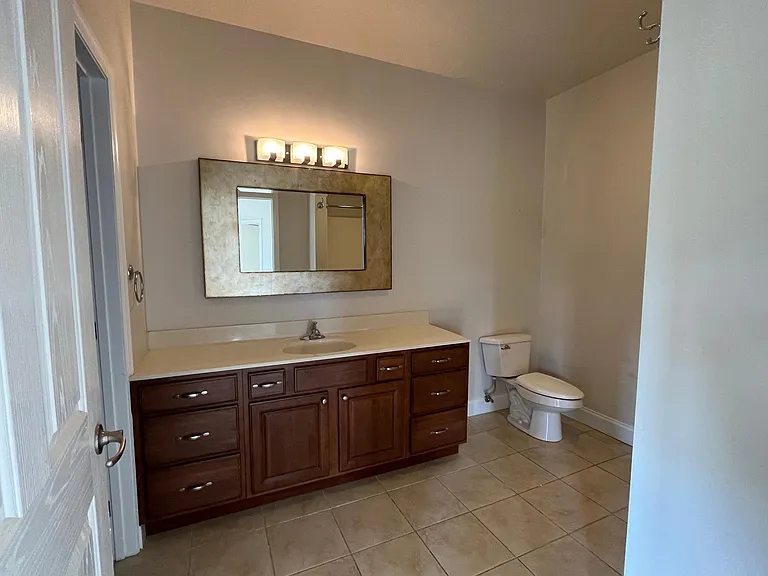 2338 Suncrest Vlg — Photo 7