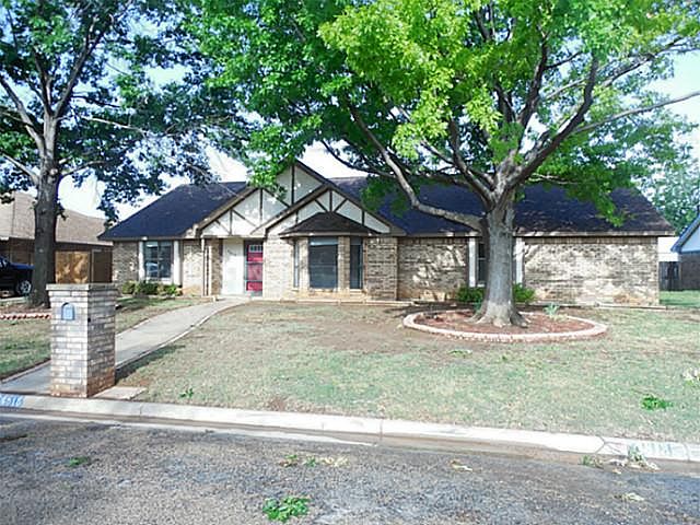 1st image of 4618 Royal Crest Dr