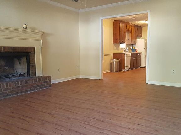 3rd image of 337 Farm Place Ct NE