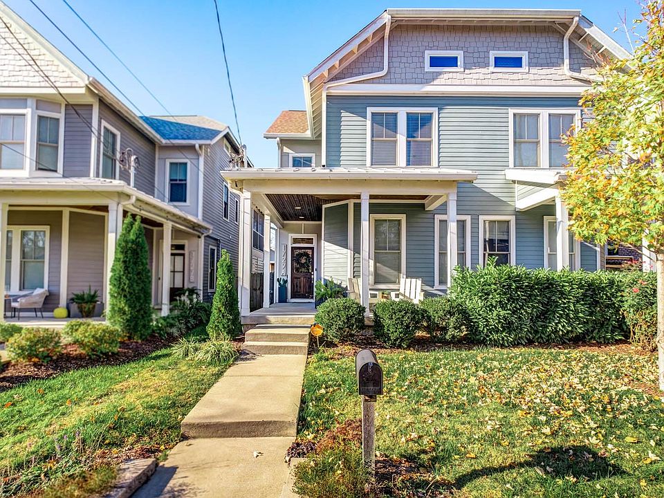 Modern, light-filled, three-story home totaling 2525 square feet.