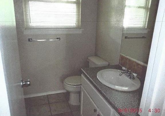 2nd image of 414 Linden St #B