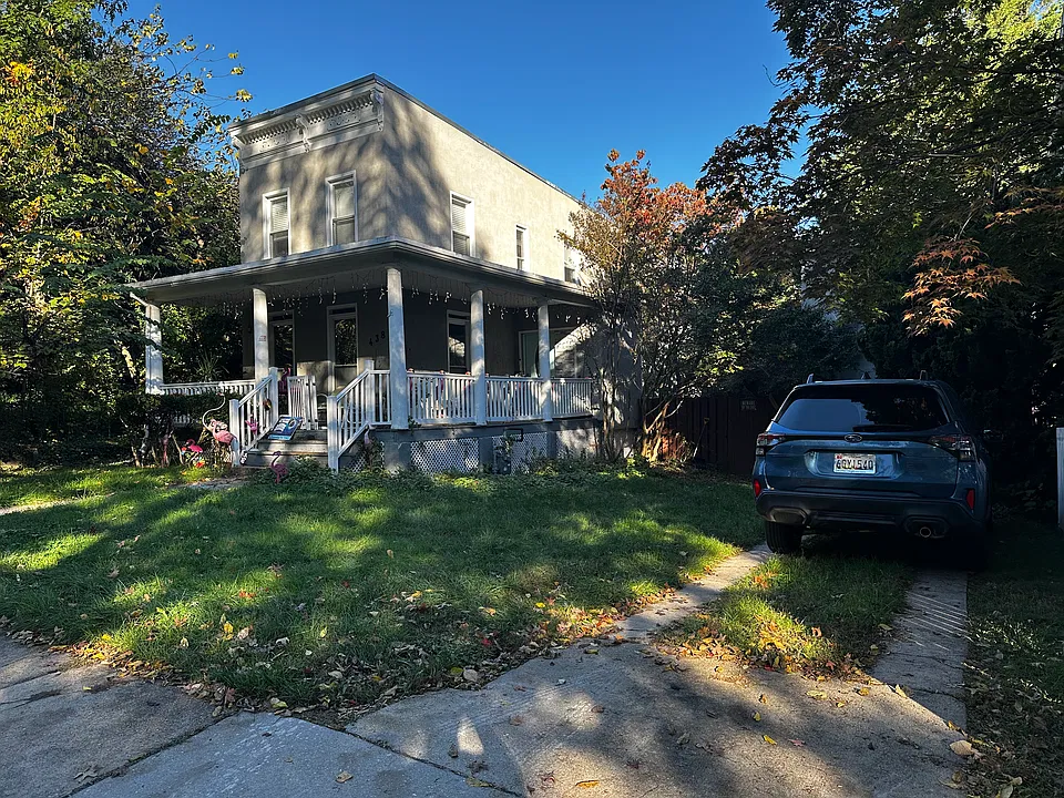438 Rosebank Ave