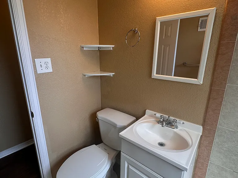 814 Julian St — Photo 20