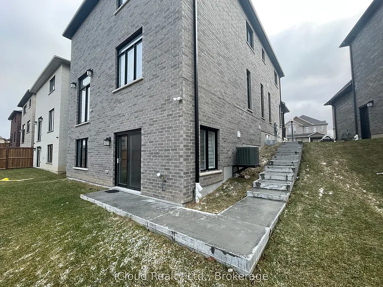 27 Hollybrook Trl #LOWER — Photo 2