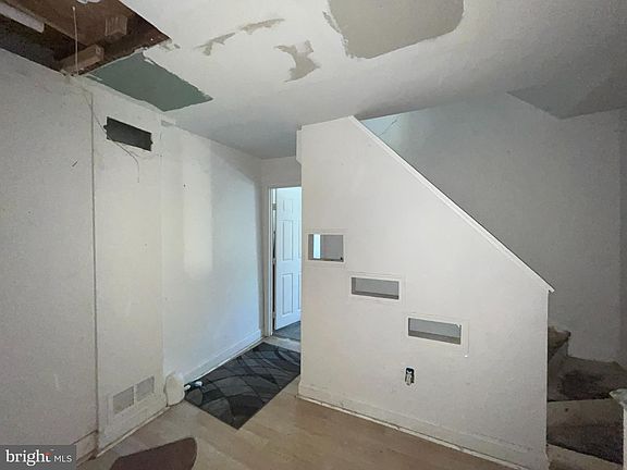 4th image of 2637 Dulany St
