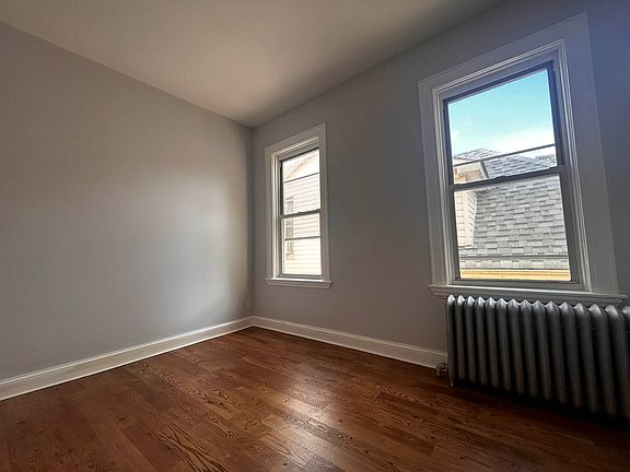 3rd image of 3048 Wilson Ave #2