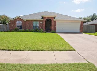 417 Reagan Ln, Burleson, TX 76028