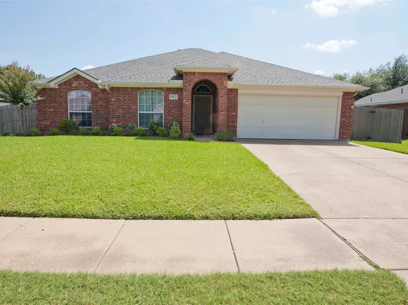417 Reagan Ln, Burleson, TX 76028