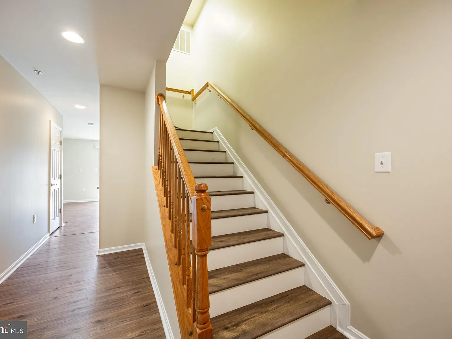 3 bed, 4.0 bath, 2068 sqft, $2,800 — Photo 3