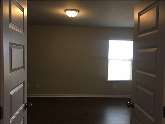 4th image of 2917 Diego Dr