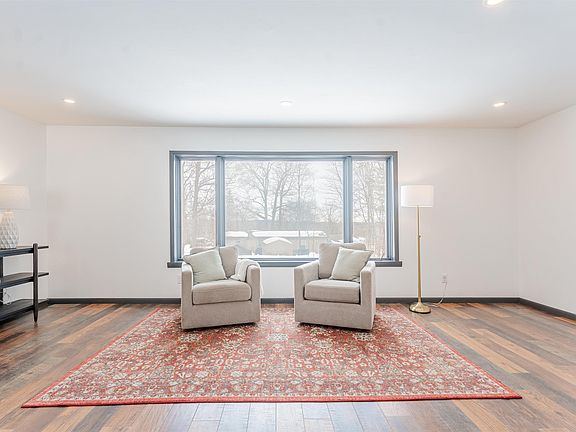 2nd image of 10150 E Grandview Rd