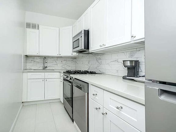 5th image of 310 E 49th St APT 12D