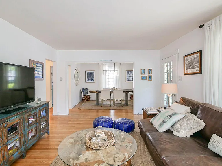 110 N Pembroke Ave — Photo 9
