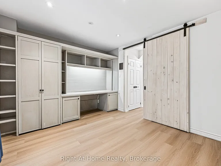 109 Brant St — Photo 36